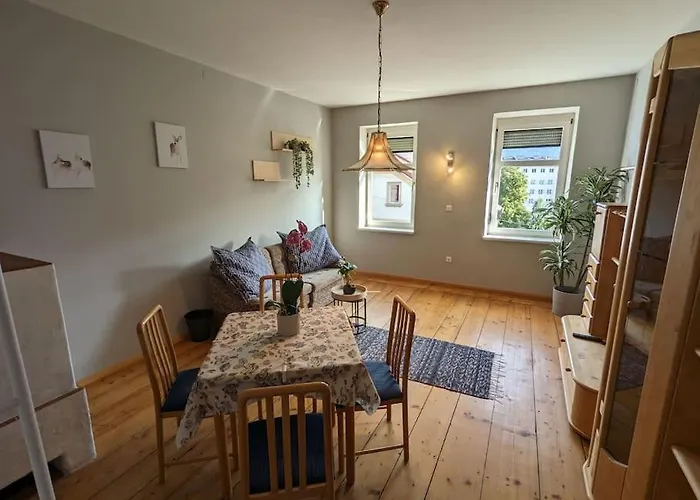 Tiroler Mit Bergblick